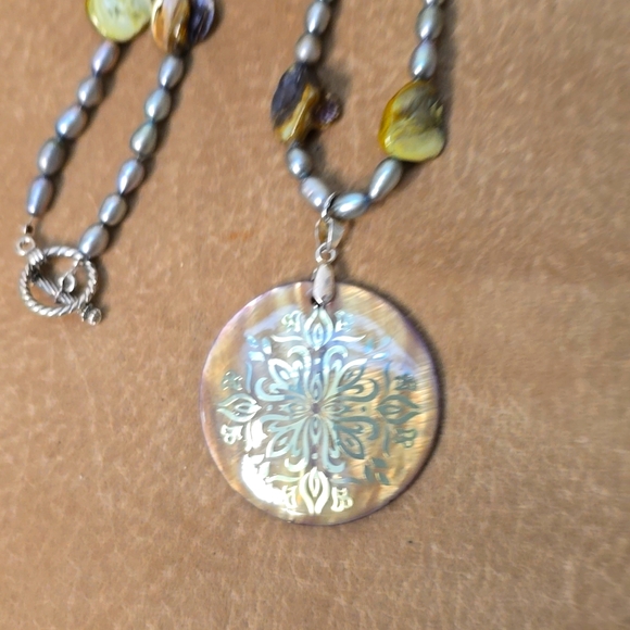 ONE OF A KIND PEARL NECKLACE - Picture 2 of 8